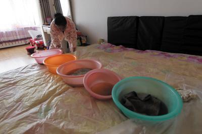 波密楼上漏水，住户失联，小区没物管，业主维权难！律师来支招……